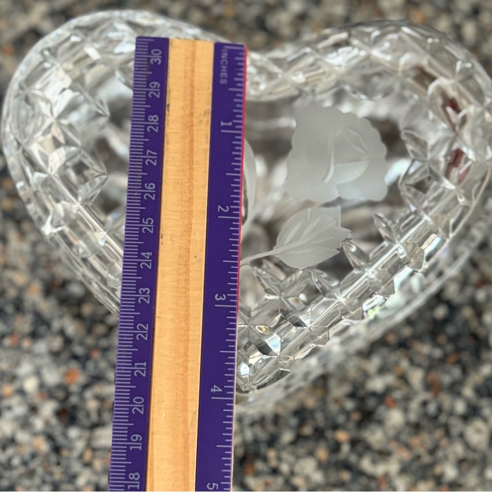 Heart-Shaped Crystal Candy Box - Picture 7 of 8